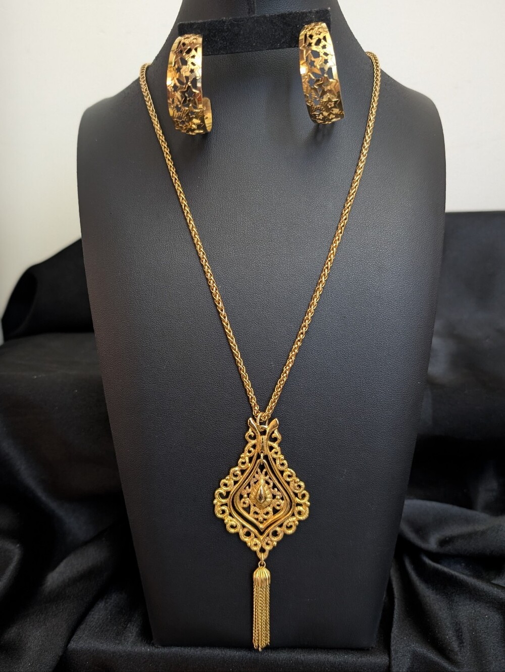 #1. Vintage Signed JJ Filegree Pendant Necklace & Vintage 80s Earrings